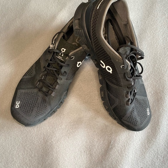 On Running Men’s Black/Charcoal Grey Size 9.5 Model 40.99706 - Picture 4 of 13